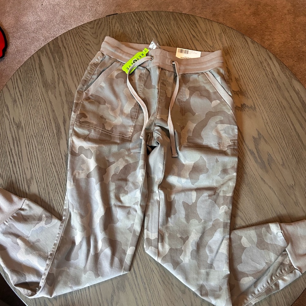 Natural camo joggers from cableas women's small new with tags